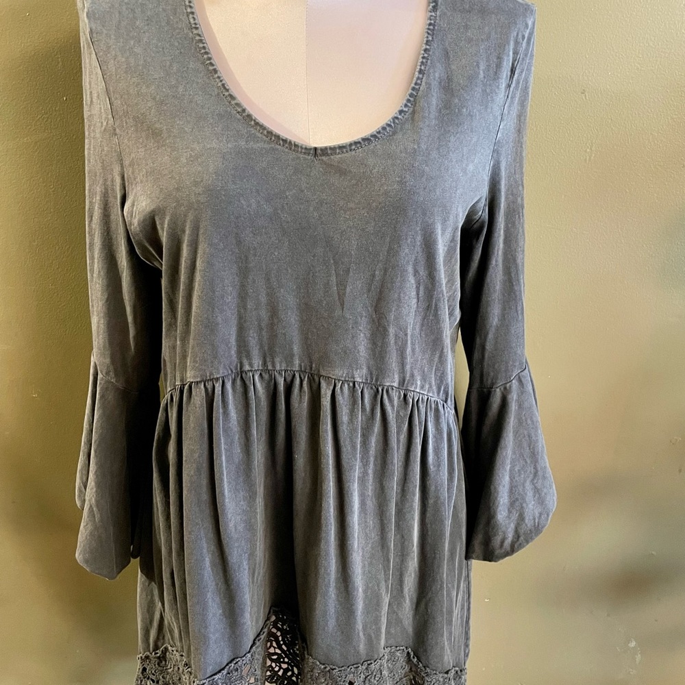 Indigo Thread Gray bell sleeve Tunic Top size Medium
